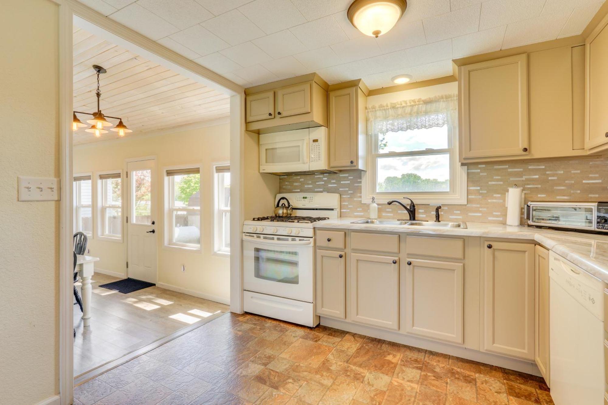Howe Retreat With Fire Pit And Private Boat Dock! Exterior photo