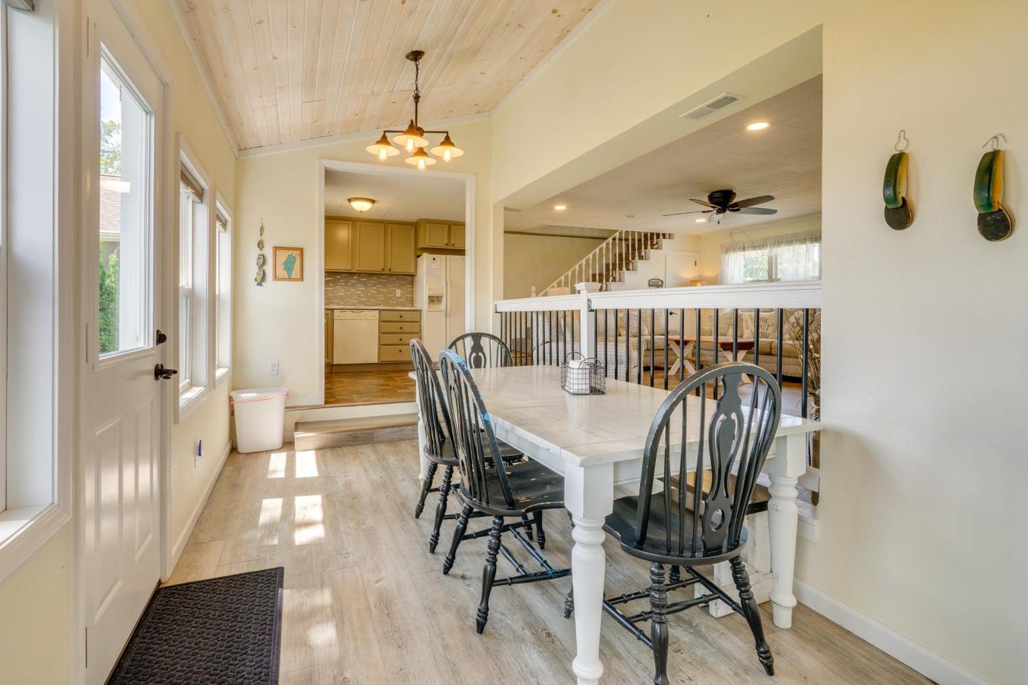 Howe Retreat With Fire Pit And Private Boat Dock! Exterior photo