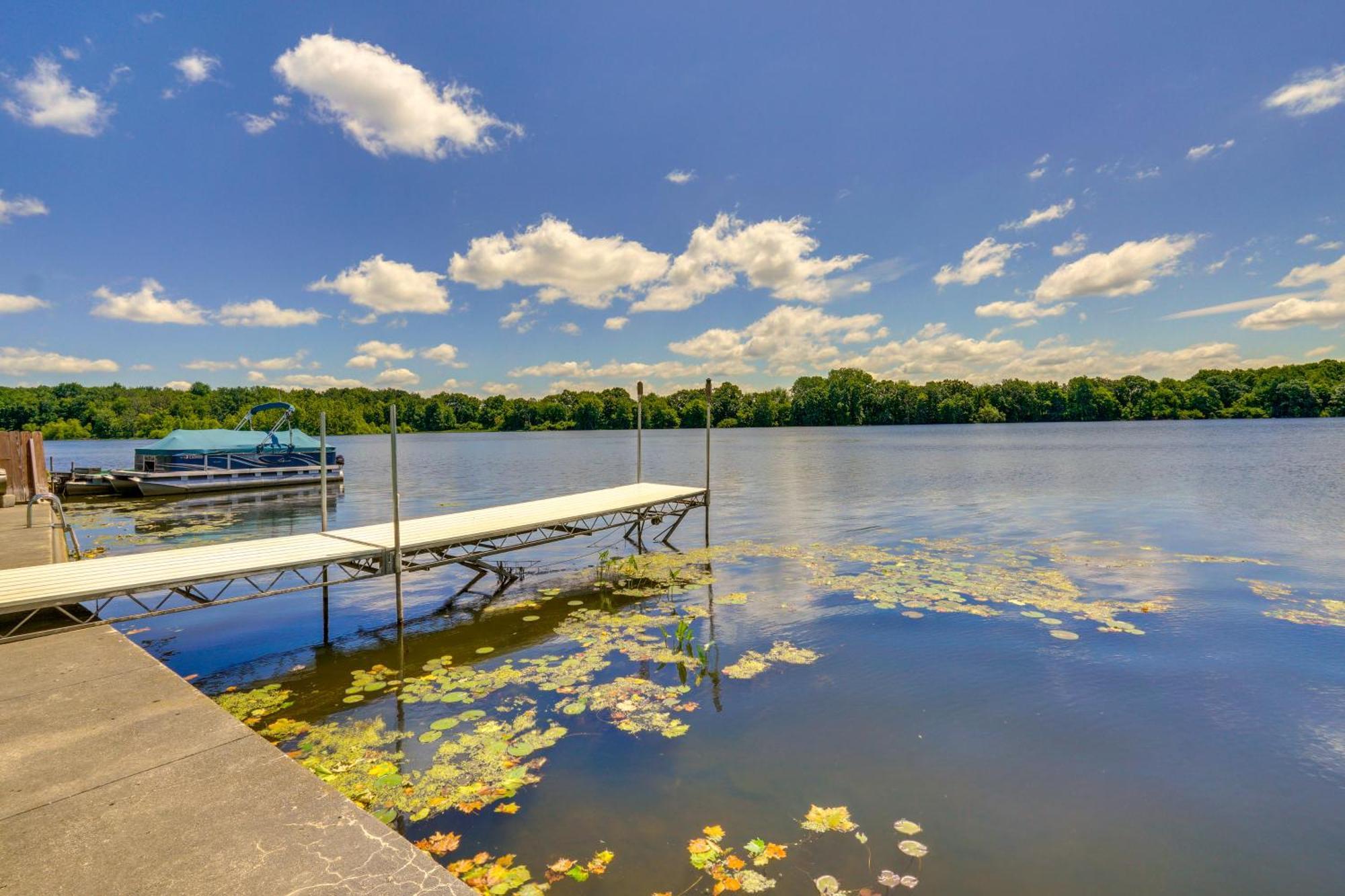 Howe Retreat With Fire Pit And Private Boat Dock! Exterior photo