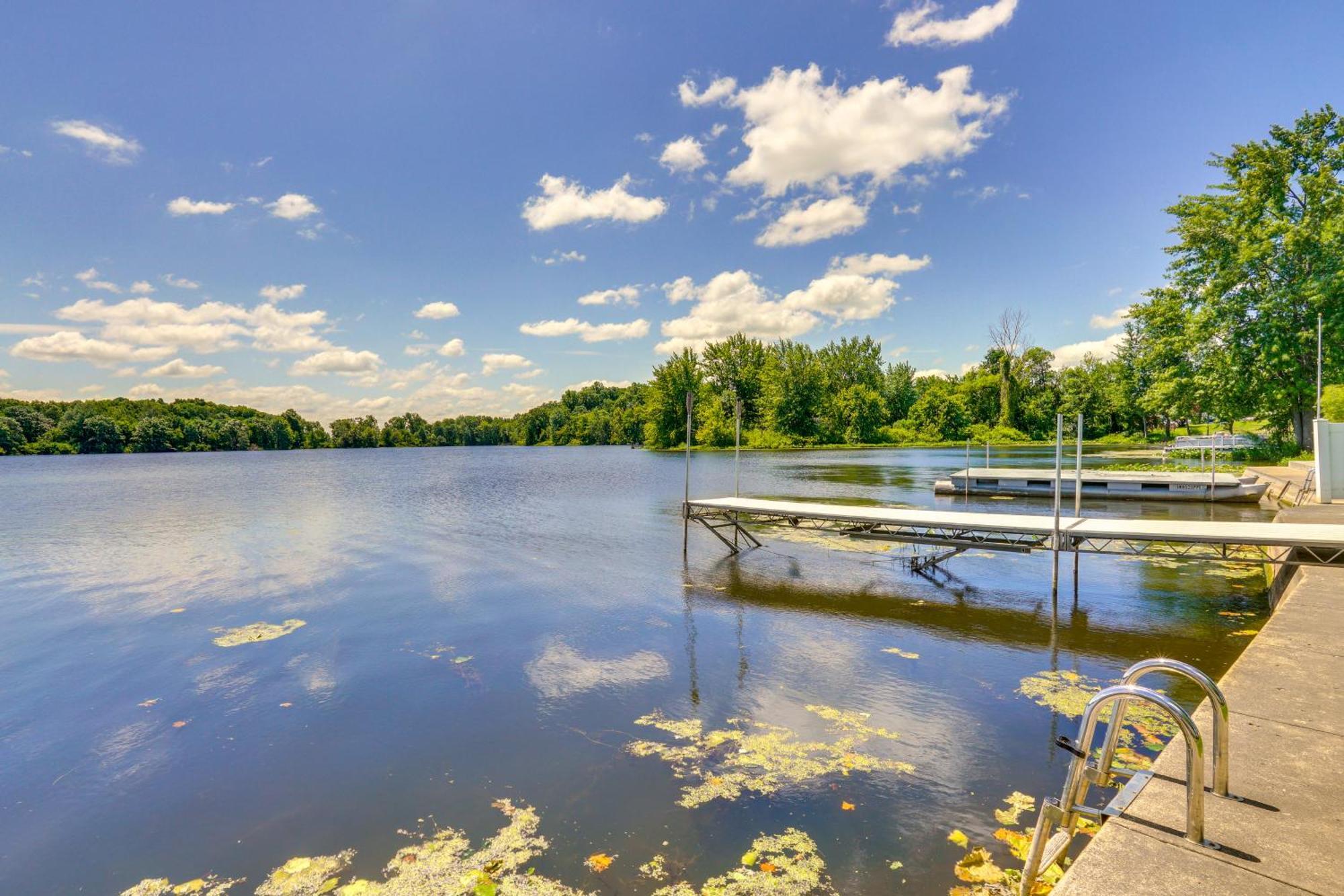 Howe Retreat With Fire Pit And Private Boat Dock! Exterior photo