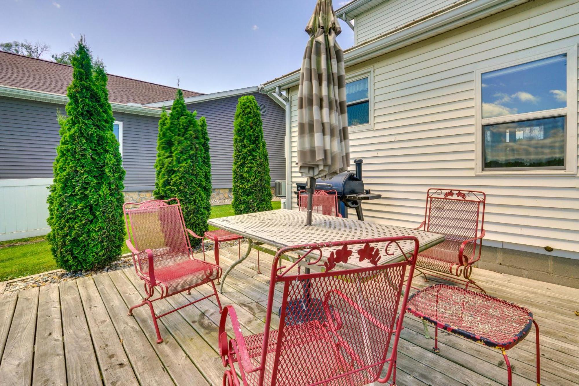 Howe Retreat With Fire Pit And Private Boat Dock! Exterior photo