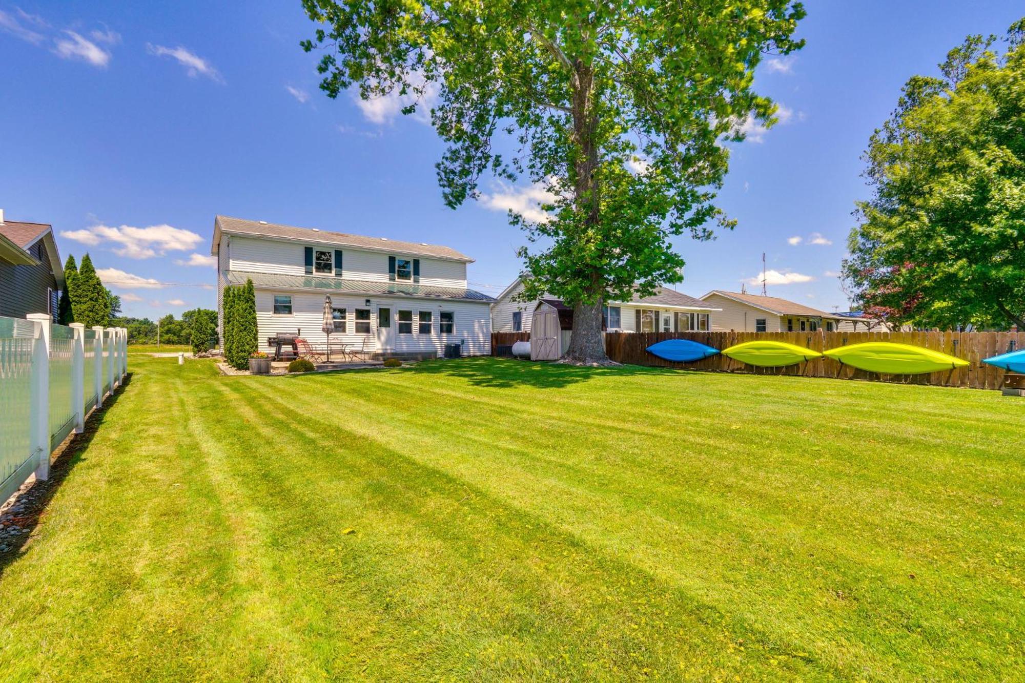 Howe Retreat With Fire Pit And Private Boat Dock! Exterior photo