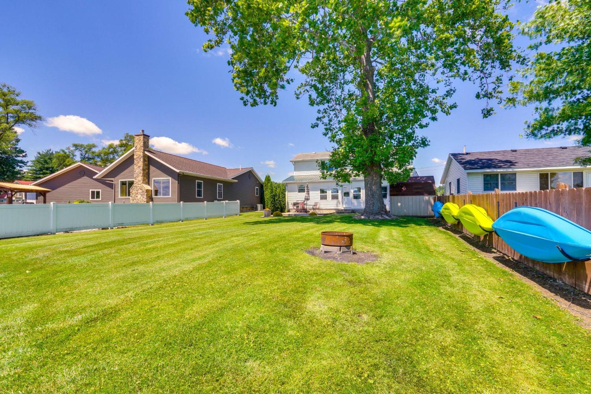 Howe Retreat With Fire Pit And Private Boat Dock! Exterior photo